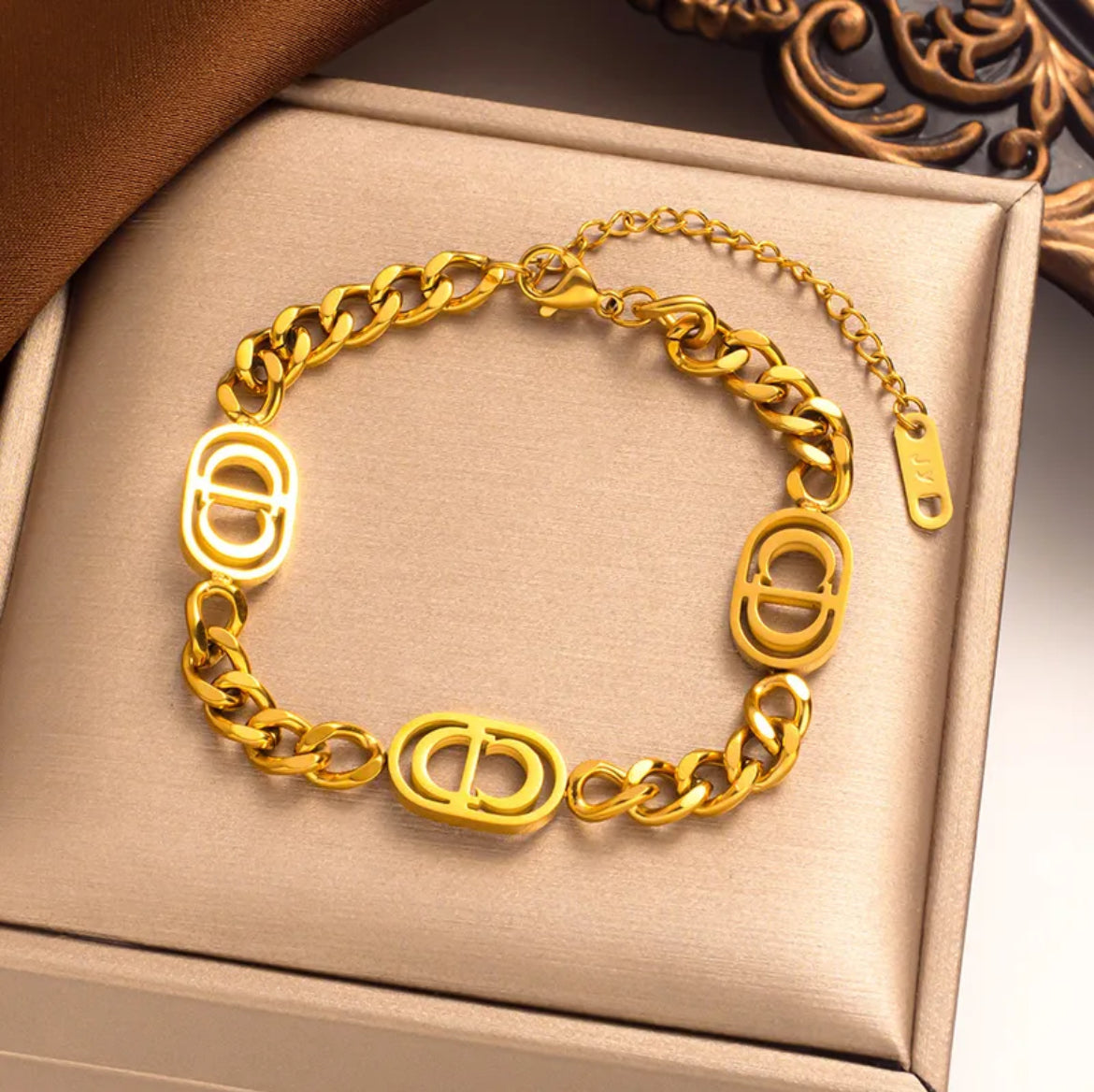 Drie C Armband