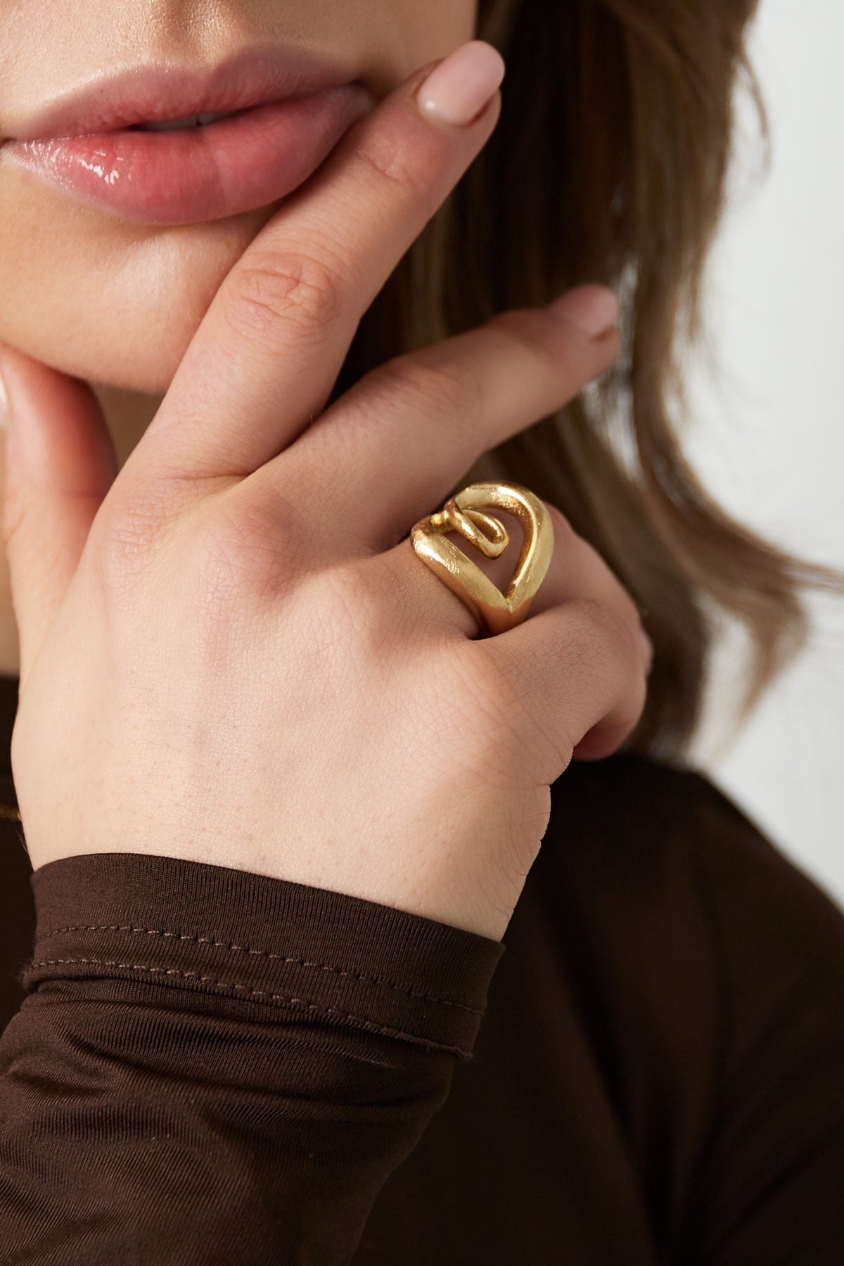 Elegant twist ring