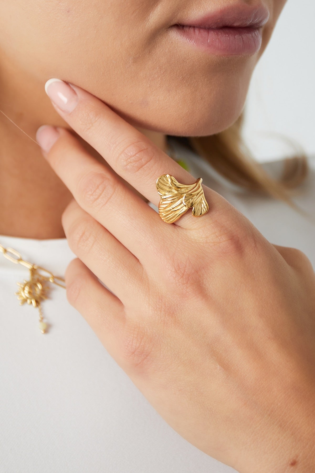 Flora ring
